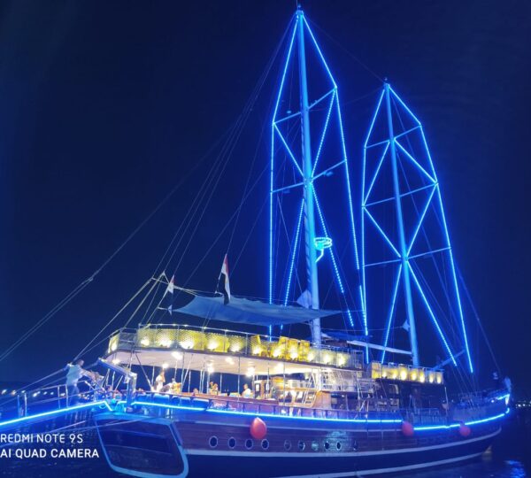 Вечерняя прогулка на пиратской яхте "Sina Dream"