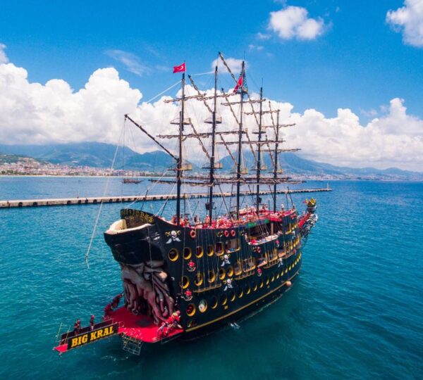 На пиратской яхте — к лучшим пляжам Аланьи